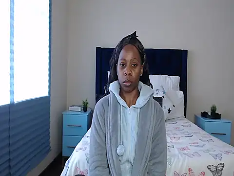 QUEENMANDYY webcam