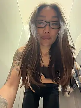 trytomakememoam (F young) - BUZZ ME WHILE I WALK