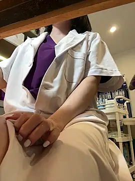 secretly_masturbating live cam on StripChat