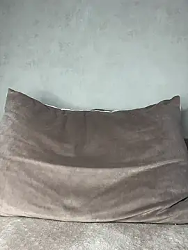 LaraVoosh webcam