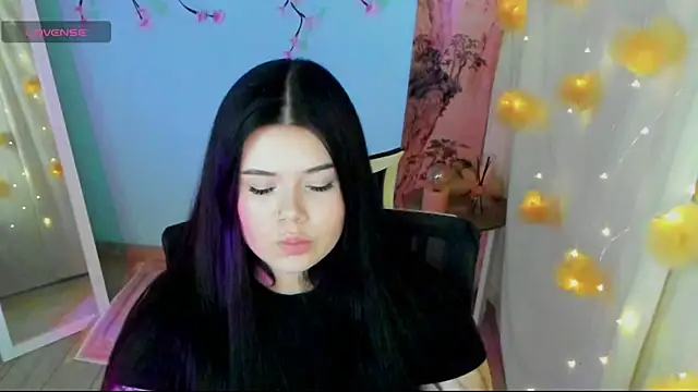 Mona_Esty webcam