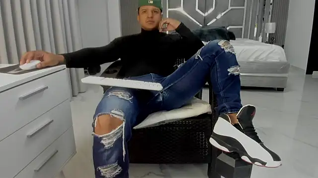 master_leather webcam