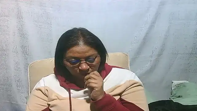 IndianSexyMilf69 webcam