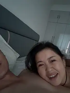 Muscle-guy-VS-slut webcam