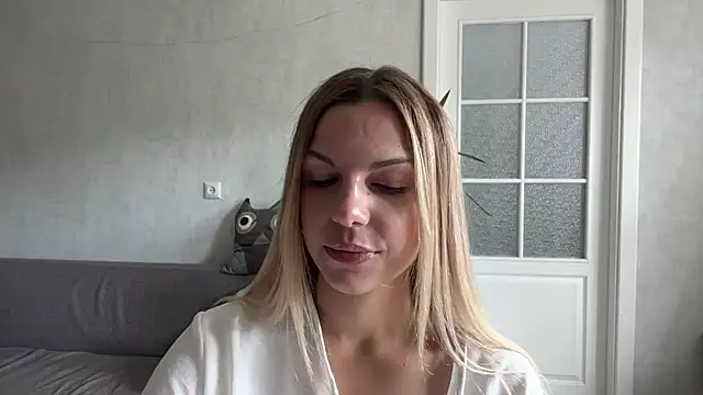 LaraineDomebo webcam