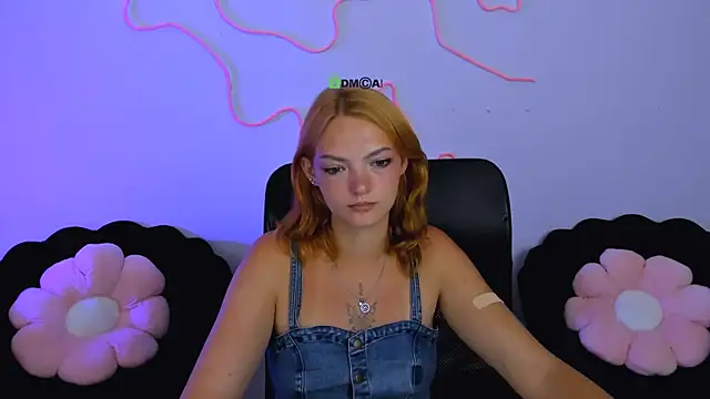 melody_sky_ webcam