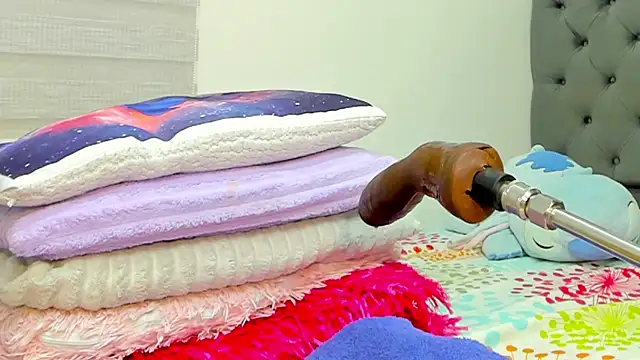Elizabeth_18_ webcam