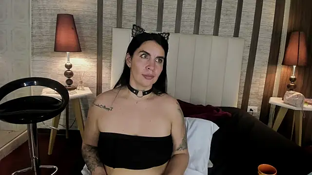 Hannah_Cross webcam