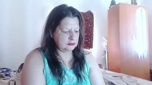 ExtasyMature live cam on StripChat