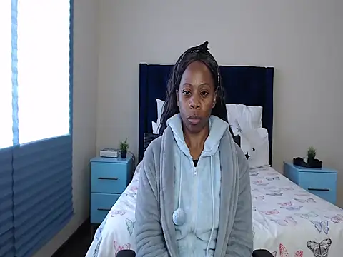 QUEENMANDYY webcam