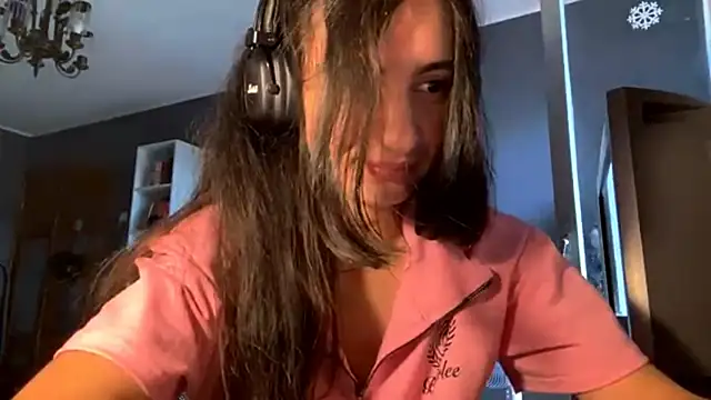 MindaHallmon webcam
