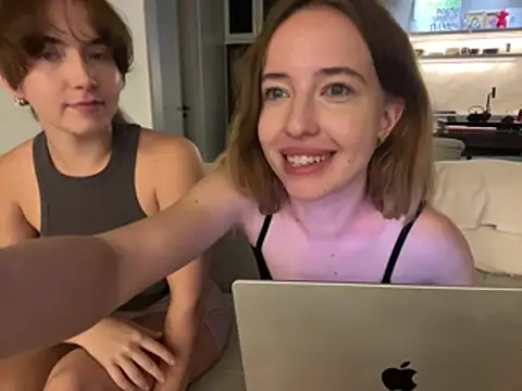 Nura_n_Sarah webcam