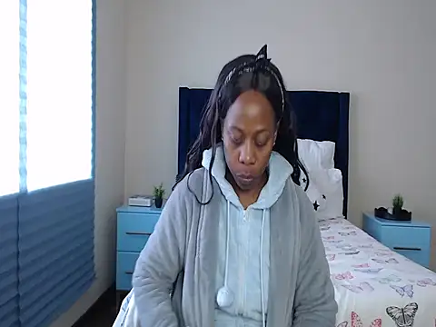 QUEENMANDYY webcam
