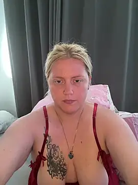 Blondiee3088 webcam