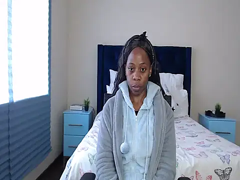 QUEENMANDYY webcam