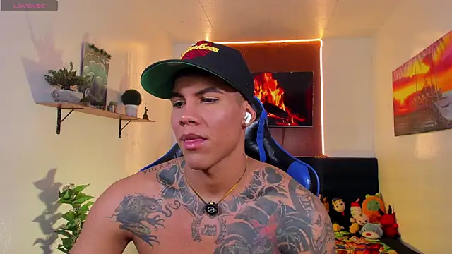 Damian_latinxxx live cam on StripChat