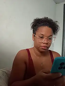 Prettahvitoria20 live cam on StripChat