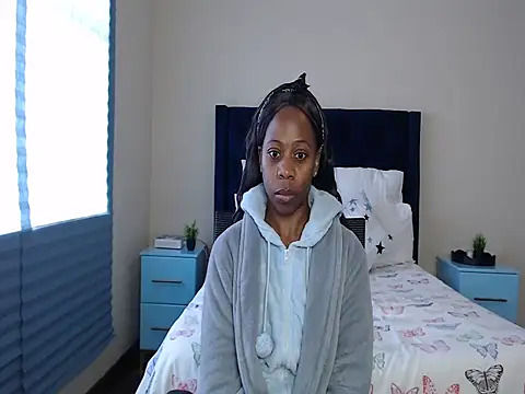 QUEENMANDYY webcam