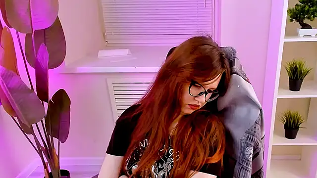 CarolGiggly webcam