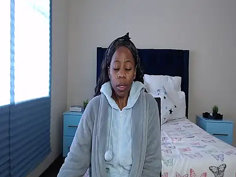 QUEENMANDYY webcam