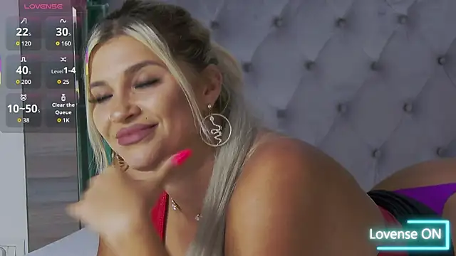 Lorehottie webcam