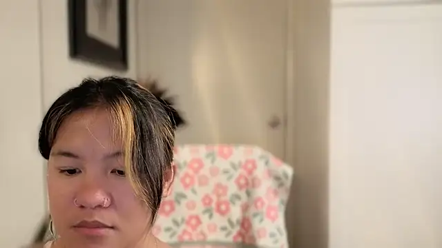 momgoeswild webcam