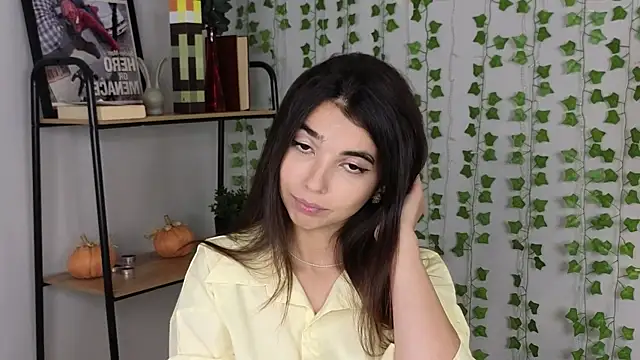 YareliWard webcam