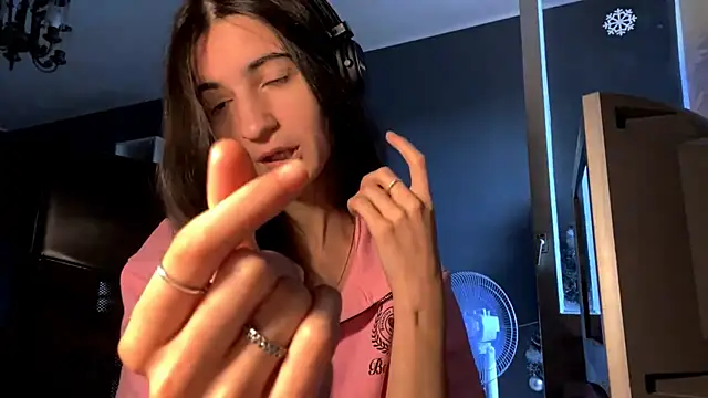 MindaHallmon webcam