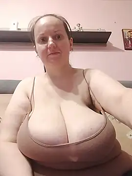 BustyLadyAlma webcam
