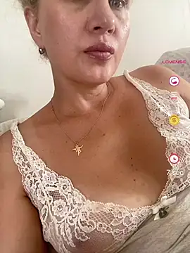 YourBlondee webcam
