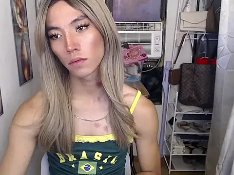urasianfairyxx live cam on StripChat