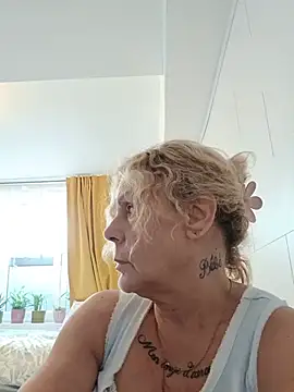 belgianshantie live cam on StripChat