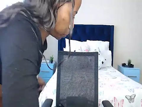QUEENMANDYY webcam