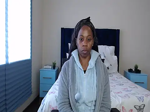 QUEENMANDYY webcam