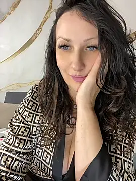 AnnaGrei live cam on StripChat