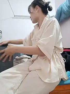 Linda-yiyi live cam on StripChat