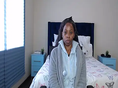 QUEENMANDYY webcam