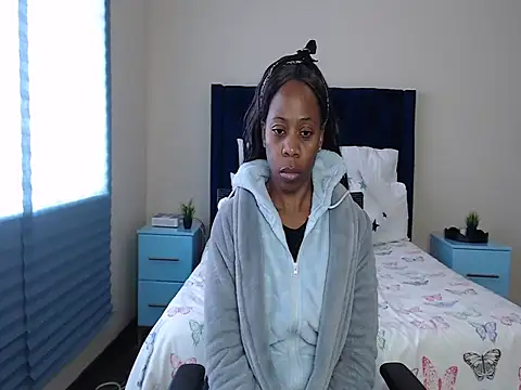 QUEENMANDYY webcam