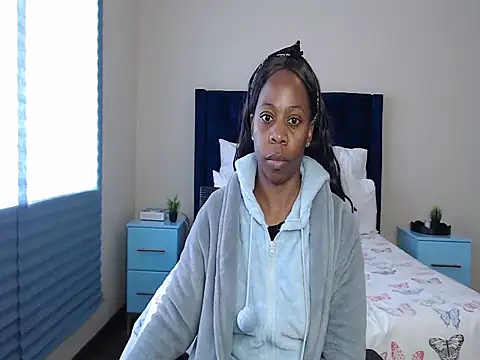 QUEENMANDYY webcam