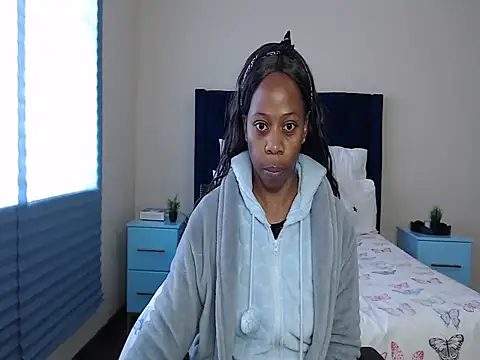 QUEENMANDYY webcam