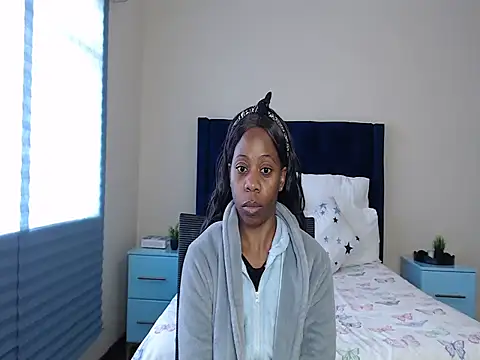 QUEENMANDYY webcam