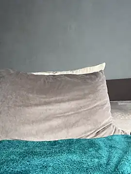 LaraVoosh webcam