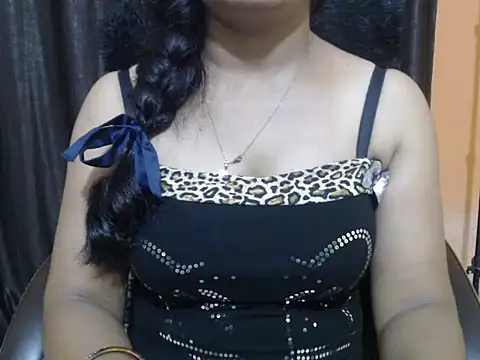 Kudi_Kiyara live cam on StripChat