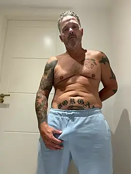 mrlovinhusband webcam