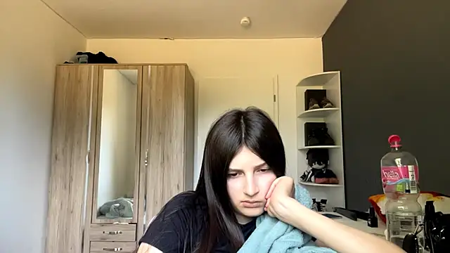 SpanishRooter live cam on StripChat