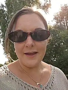 SwedishJennifer 🥔 cam