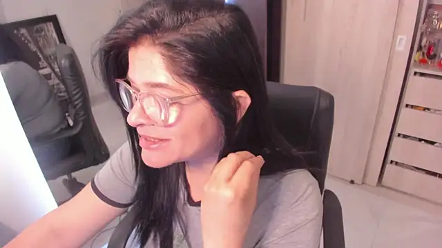 BellaFlaming webcam