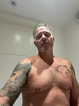 mrlovinhusband webcam