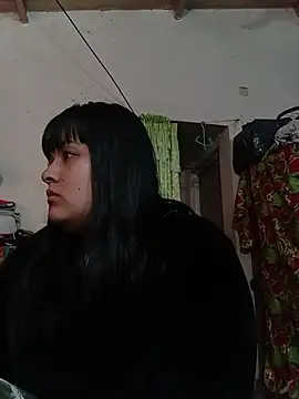 Luu_19 live cam on StripChat