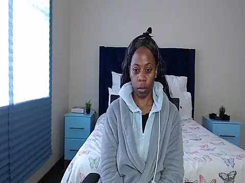 QUEENMANDYY webcam
